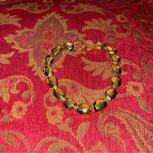 Elegant Gold-Tone Women's necklace